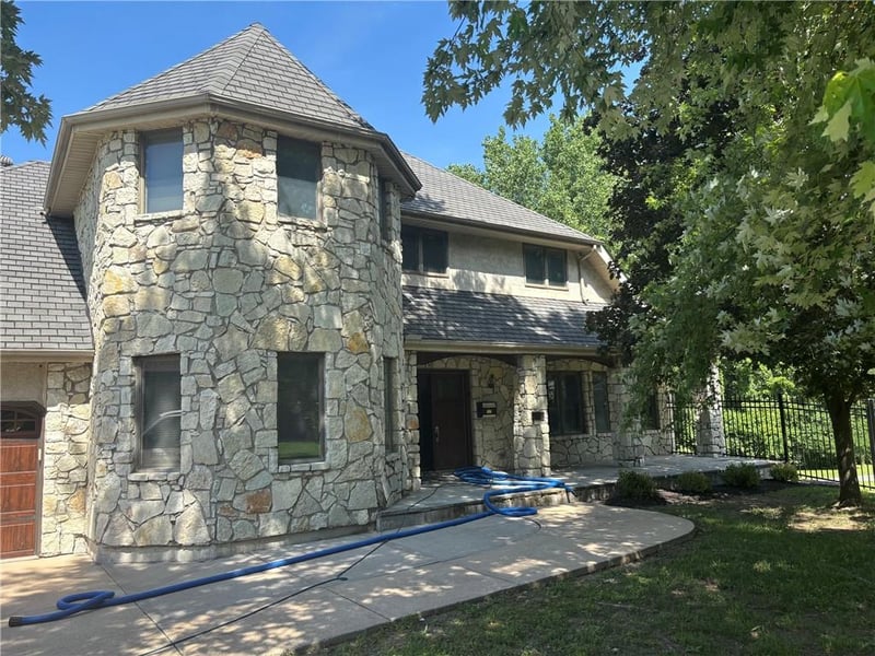 604 64th St, Kansas City, MO 64118