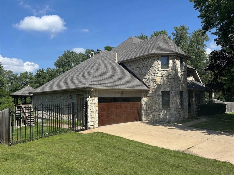 604 64th St, Kansas City, MO 64118