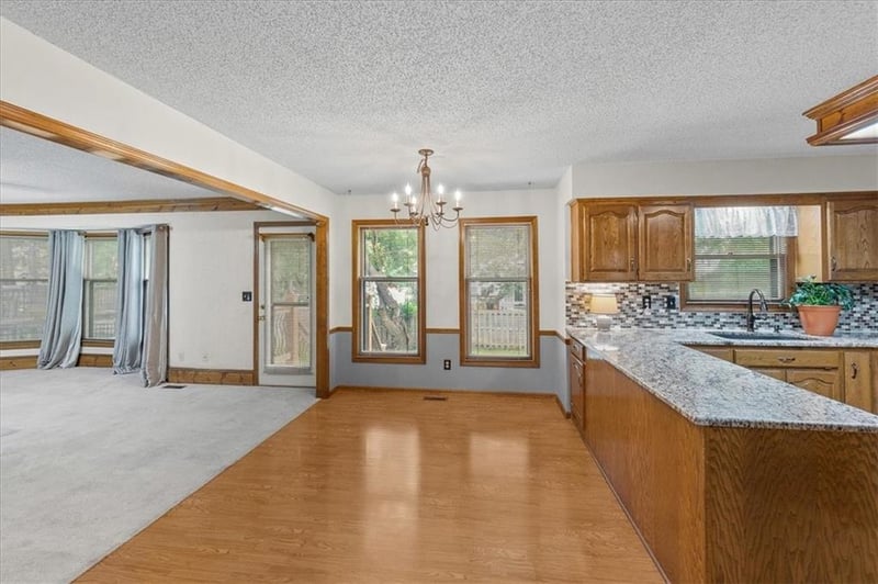 2033 Downing St, Olathe, KS 66062