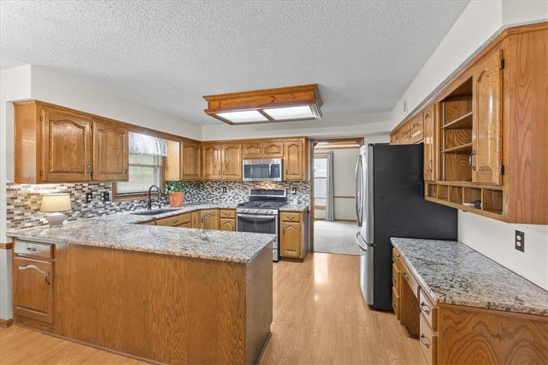 2033 Downing St, Olathe, KS 66062