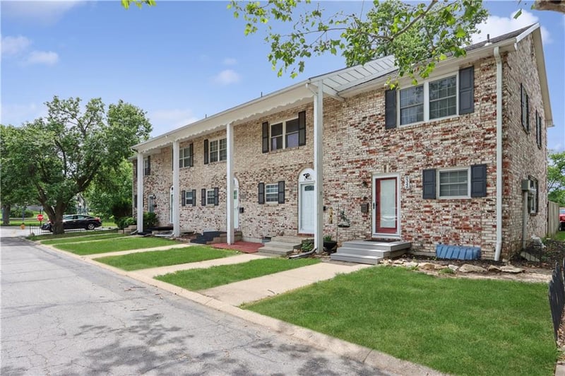 8350 Woodward St, Overland Park, KS 66212
