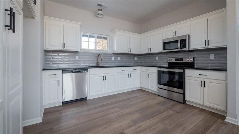 1309 Redwood Ct, Oak Grove, MO 64075