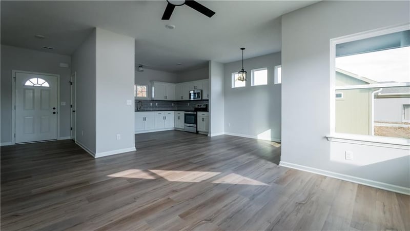 1309 Redwood Ct, Oak Grove, MO 64075