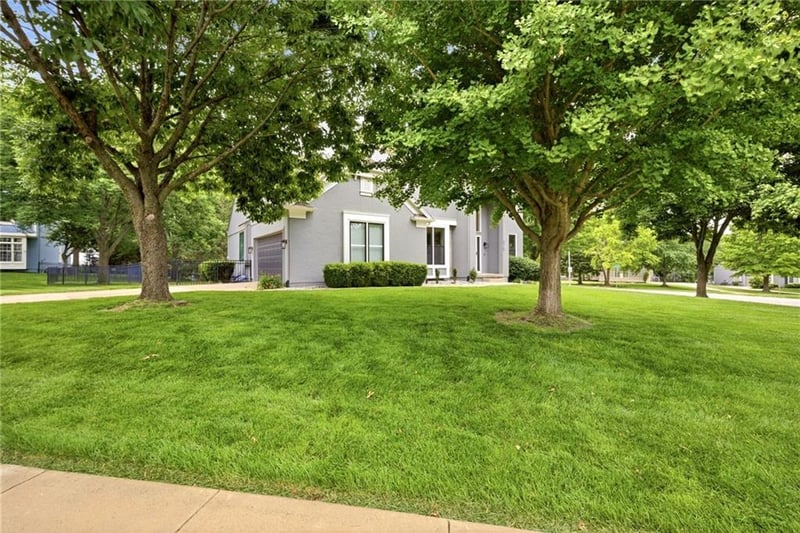 3345 143rd Ter, Leawood, KS 66224