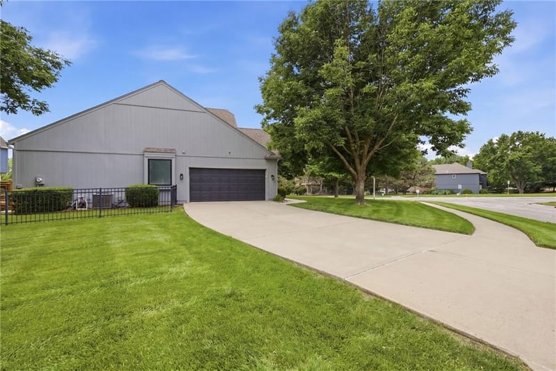 3345 143rd Ter, Leawood, KS 66224