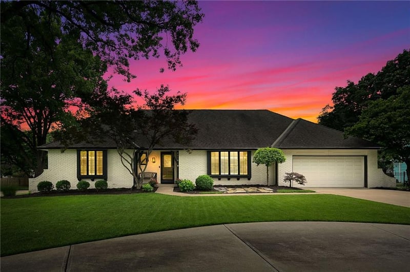 8016 Fontana St, Prairie Village, KS 66208