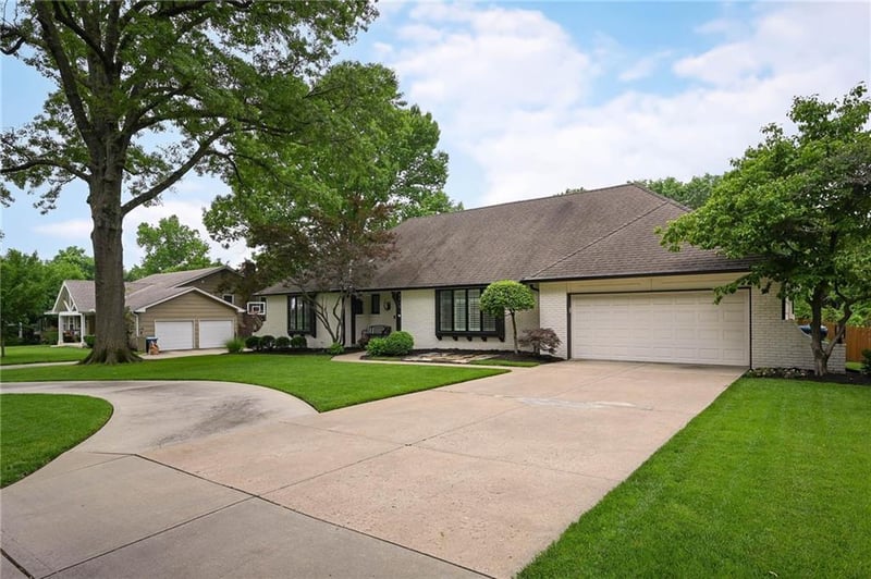 8016 Fontana St, Prairie Village, KS 66208