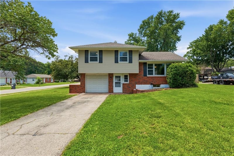 7514 Virginia Ave, Gladstone, MO 64118