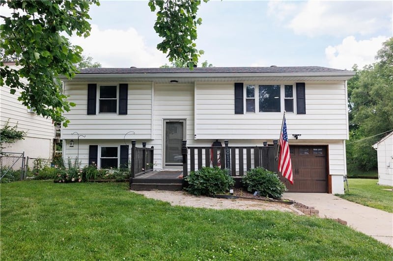 8116 50 St, Kansas City, MO 64119