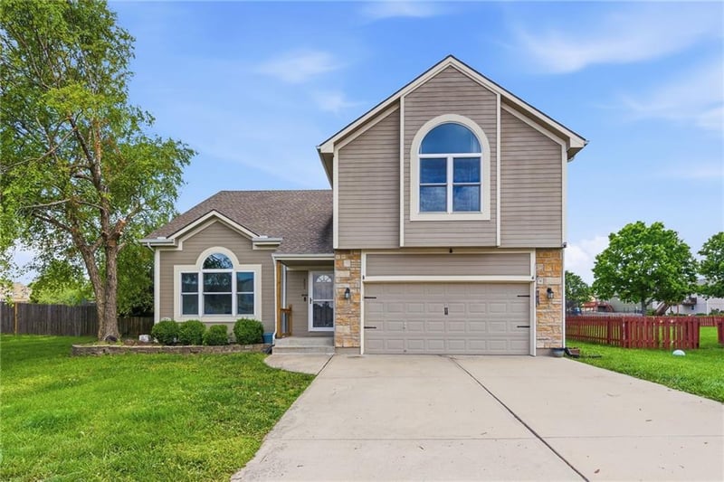 603 Mayberry Ct, Raymore, MO 64083