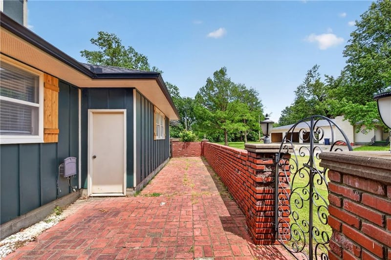 504 Sunset Cir, Columbus, KS 66725