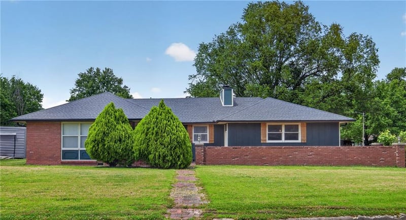 504 Sunset Cir, Columbus, KS 66725