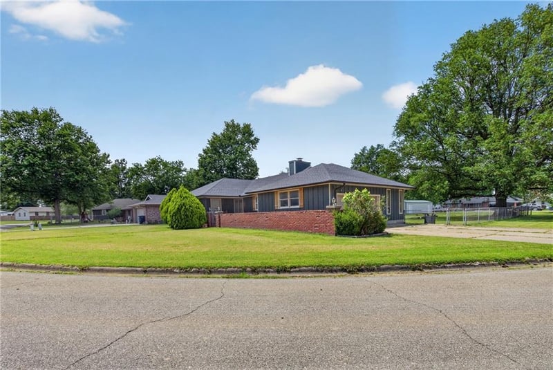 504 Sunset Cir, Columbus, KS 66725