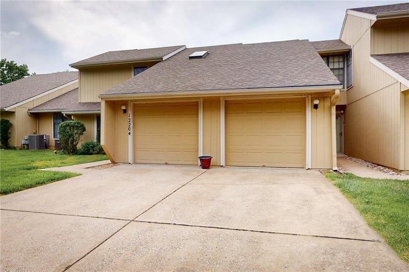 12204 Charlotte St, Kansas City, MO 64146