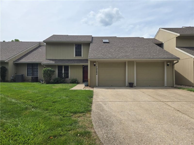 12204 Charlotte St, Kansas City, MO 64146