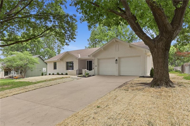 7523 W 98th Ter, Overland Park, KS 66212