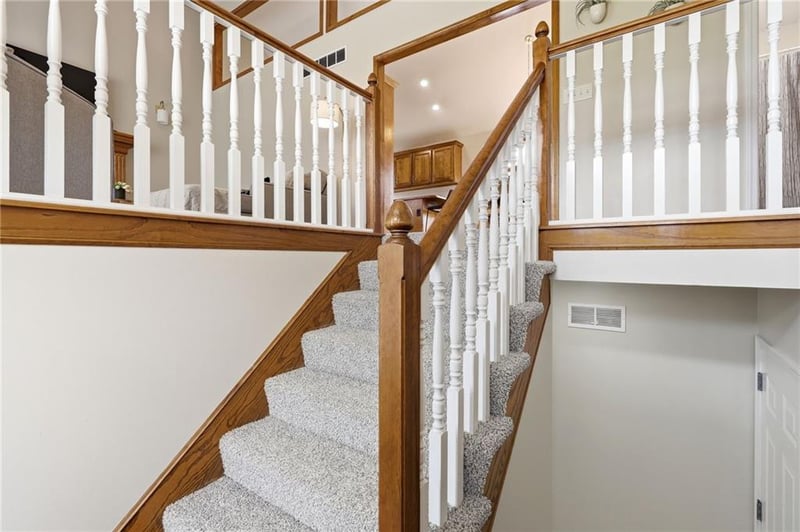 14648 Laquinta Dr, Grandview, MO 64030