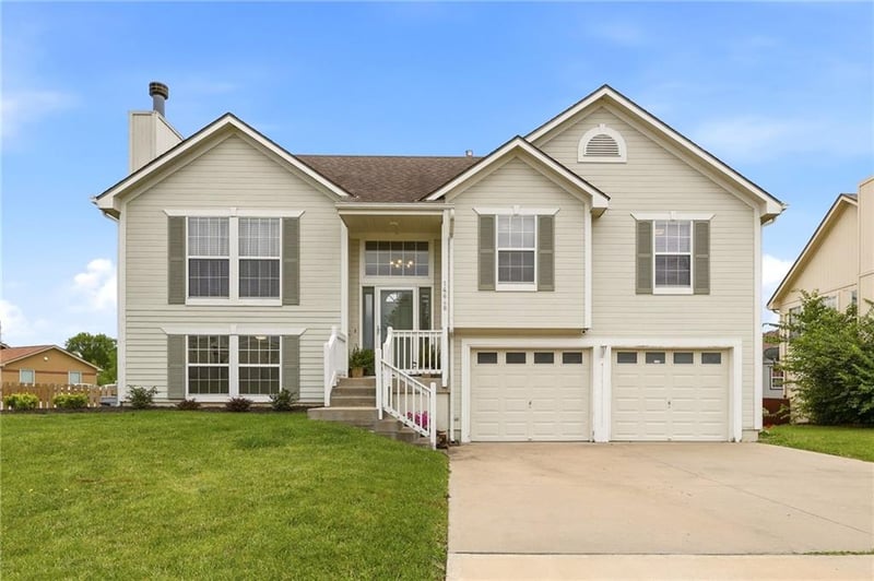 14648 Laquinta Dr, Grandview, MO 64030
