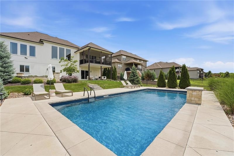 2906 Arthur Dr, Lee's Summit, MO 64082