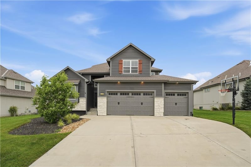 1712 27th St, Lee's Summit, MO 64082