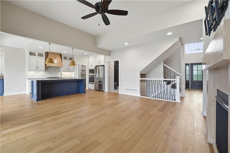 1712 27th St, Lee's Summit, MO 64082