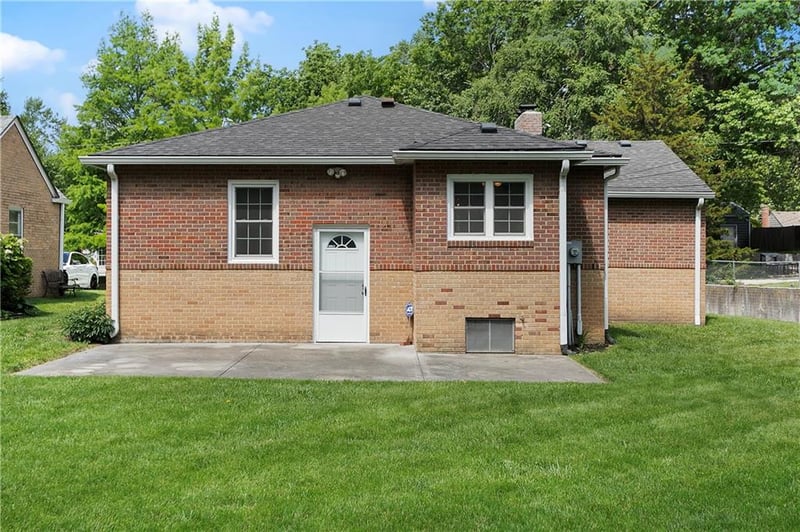 8219 Mercier St, Kansas City, MO 64114