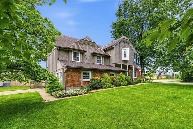 2229 121st St, Leawood, KS 66209