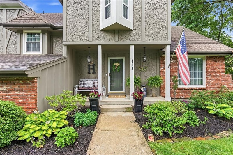 2229 121st St, Leawood, KS 66209