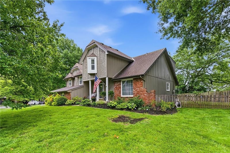 2229 121st St, Leawood, KS 66209