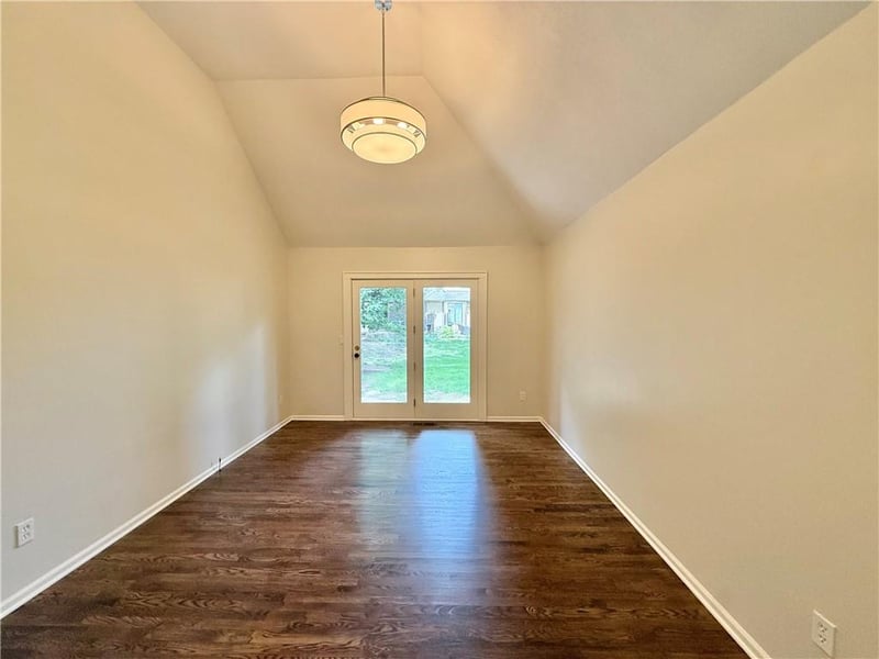 5204 112th St, Leawood, KS 66211