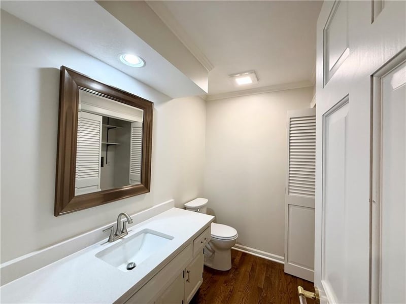 5204 112th St, Leawood, KS 66211
