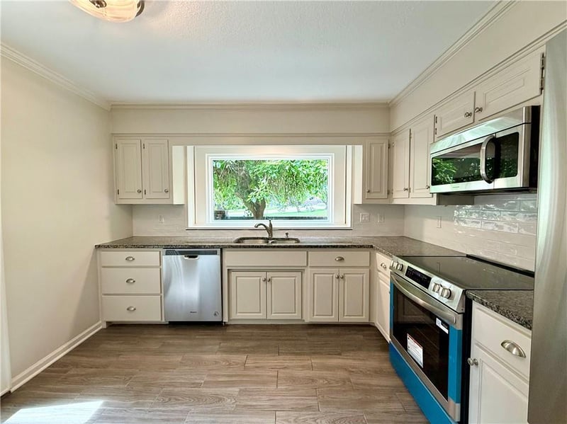 5204 112th St, Leawood, KS 66211