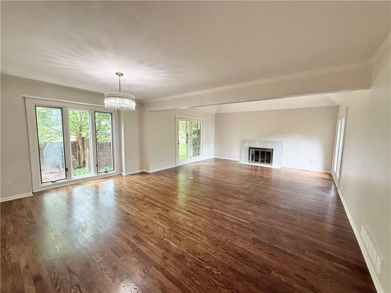5204 112th St, Leawood, KS 66211