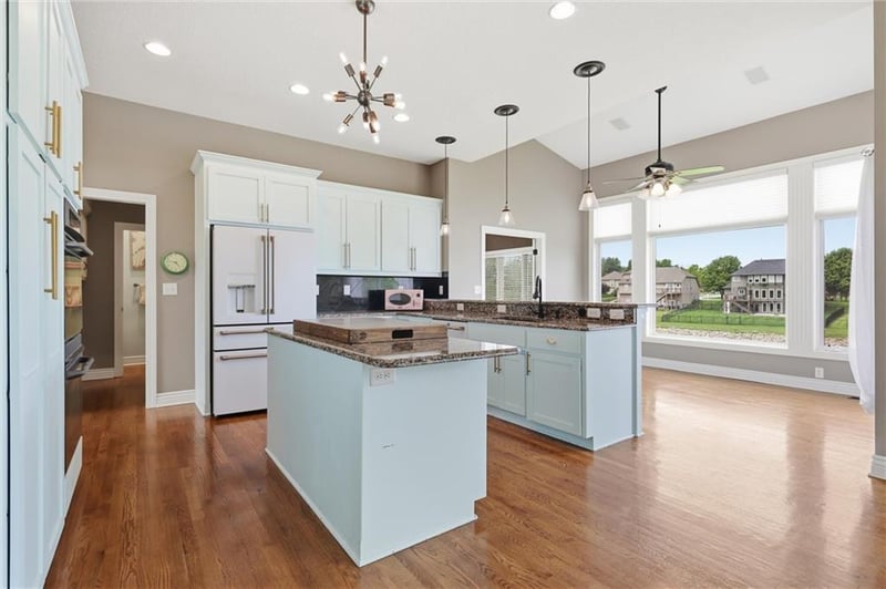 2808 Arthur Dr, Lee's Summit, MO 64082