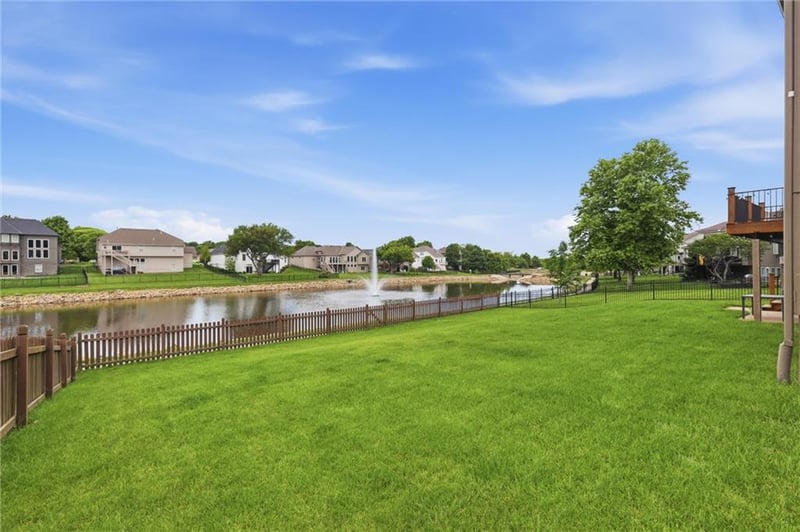 2808 Arthur Dr, Lee's Summit, MO 64082