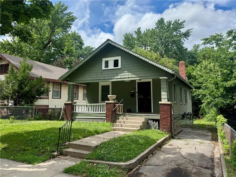 1854 E 68 Ter, Kansas City, MO 64132