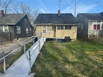 2206 Oakley Ave, Kansas City, MO 64127