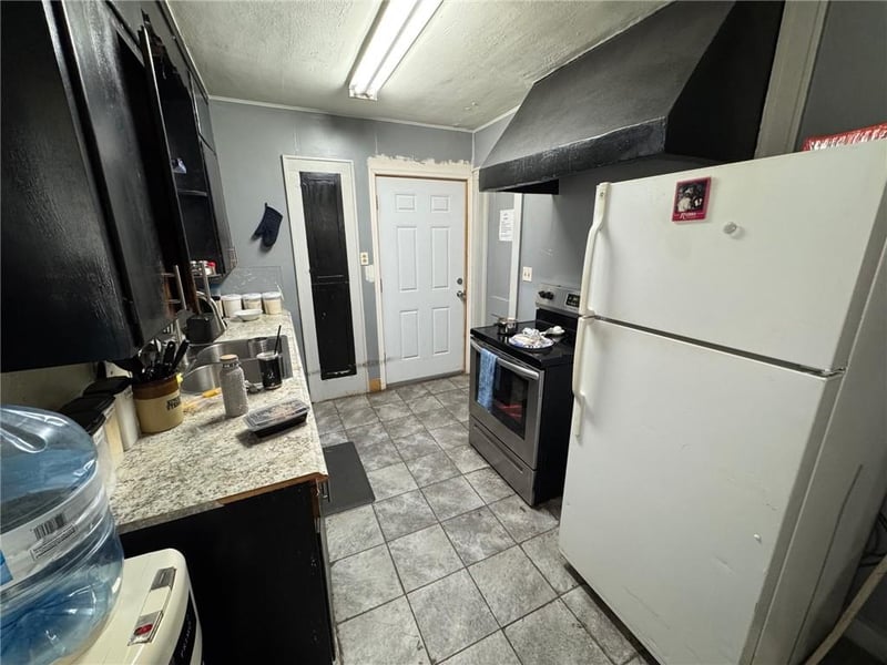 2206 Oakley Ave, Kansas City, MO 64127