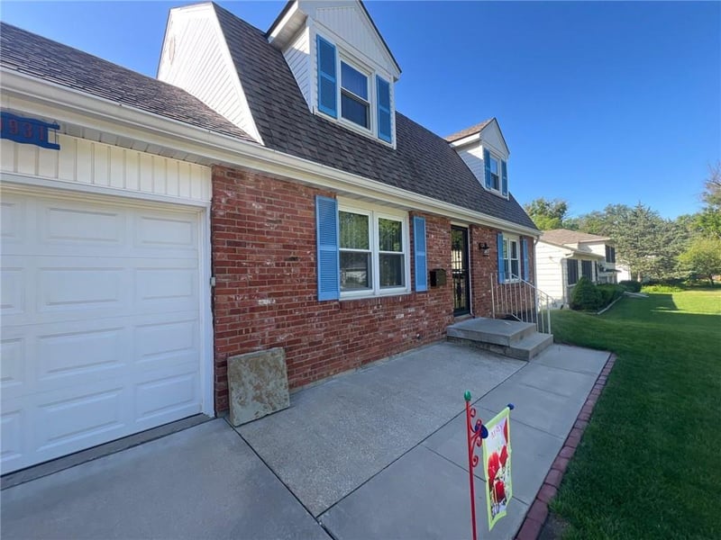 9931 Woodson Dr, Overland Park, KS 66207