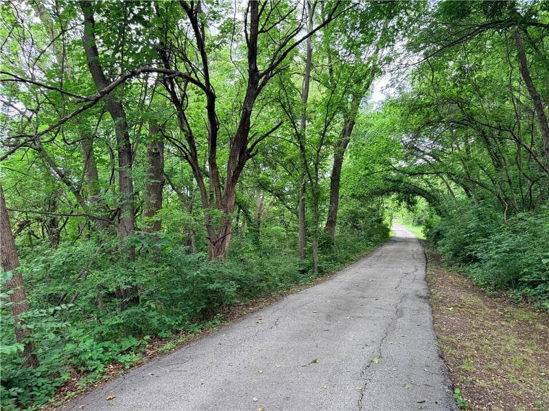 467 1600 Rd, Lawrence, KS 66049