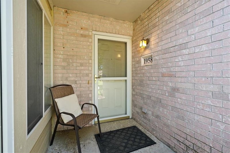 1958 139th Ter, Overland Park, KS 66224