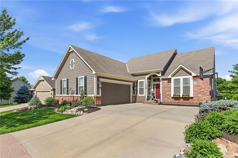 2808 S Brentwood Dr, Independence, MO 64055