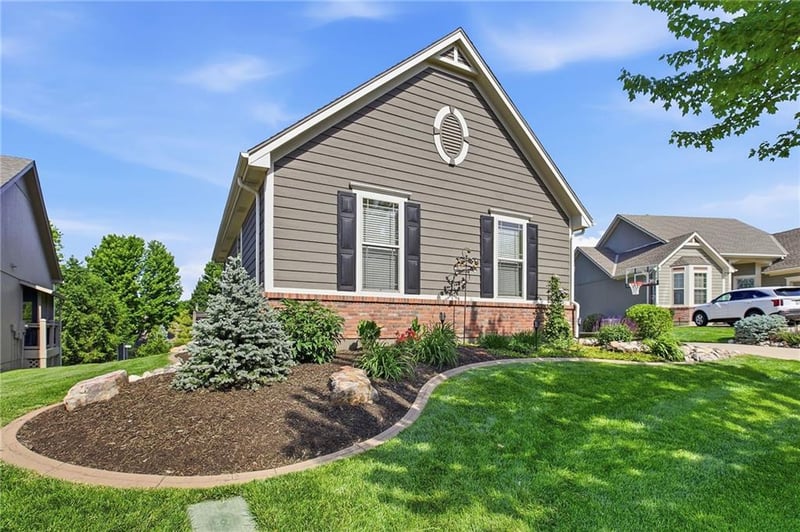 2808 S Brentwood Dr, Independence, MO 64055