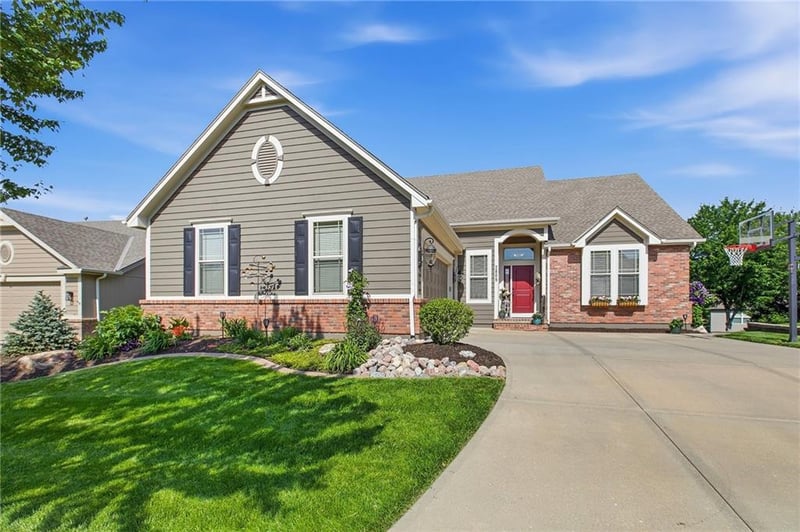 2808 S Brentwood Dr, Independence, MO 64055