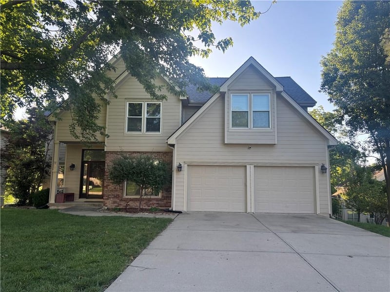 7801 Revere Dr, Kansas City, MO 64151