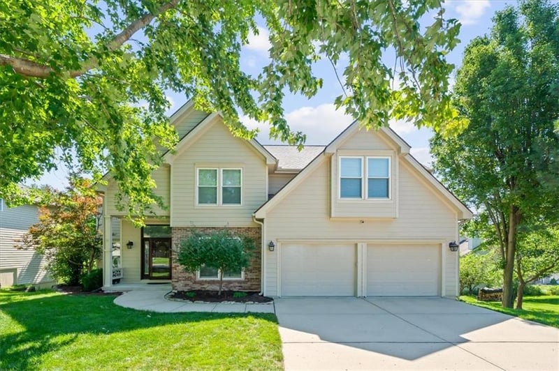 7801 Revere Dr, Kansas City, MO 64151