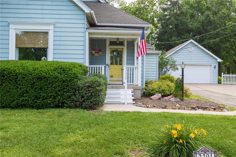 2304 Maple Ave, Leavenworth, KS 66048