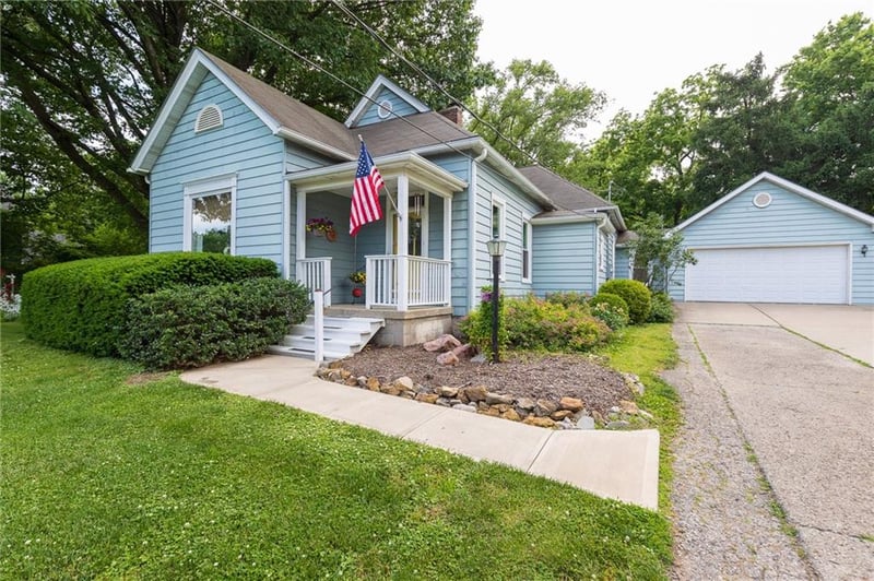 2304 Maple Ave, Leavenworth, KS 66048