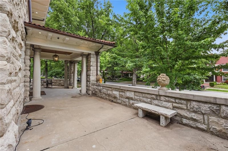 444 Gladstone Blvd, Kansas City, MO 64124