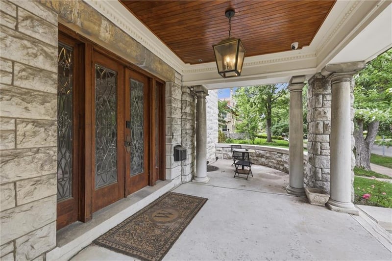 444 Gladstone Blvd, Kansas City, MO 64124